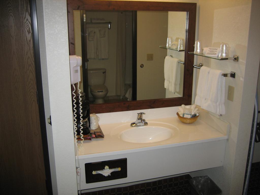 Catalina Inn Room photo